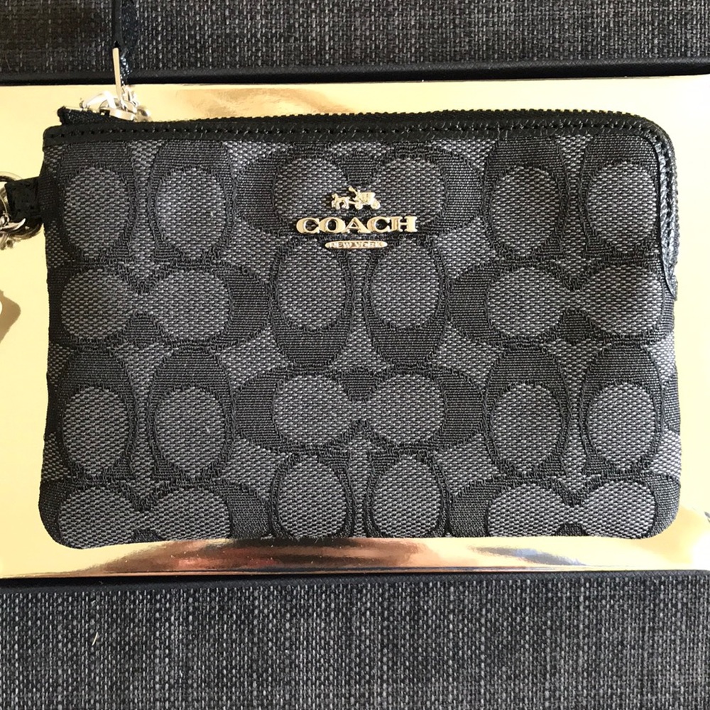 Authentic COACH wrislet